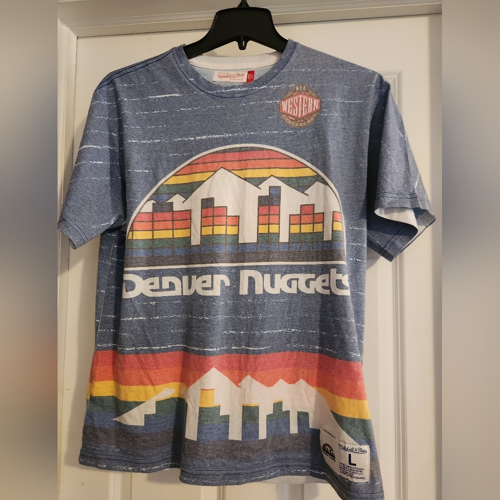 Denver nuggets short sleeve Mitchell and Ness T shirt. Men's size large